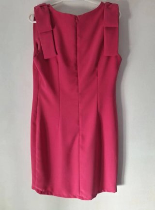 Vestido fuscia con lazos