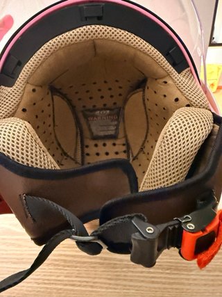 Casco MT rosa con visera