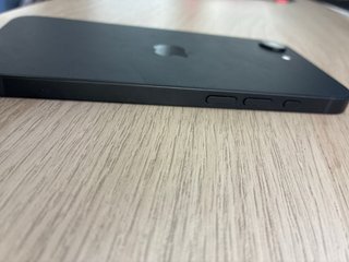 iPhone 16e - Batería 100% - Febrero 2025 esim
