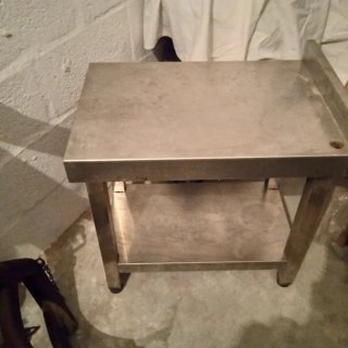 Mesa de cocina metálica