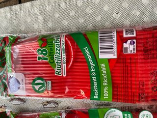 Posate in plastica rosse riciclabili