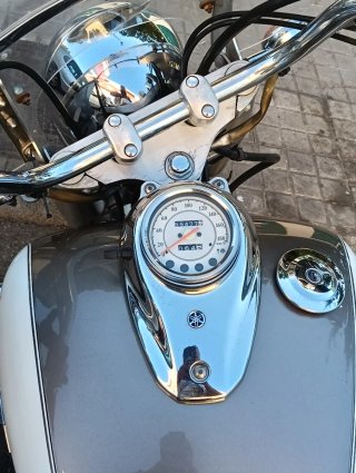 Moto Drag star Plata y Blanca