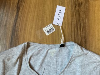 Camiseta Guess Gris Talla M Nueva con Etiqueta