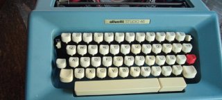 Máquina de escribir Olivetti Studio 46 azul