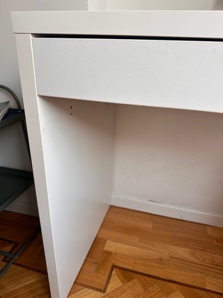 Escritorio Ikea blanco con cajón