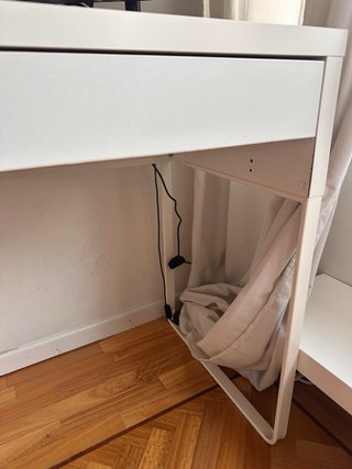 Escritorio Ikea blanco con cajón