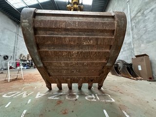 Cazo Excavación GEITH 25T