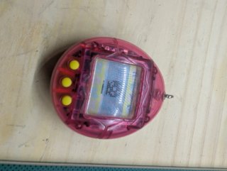 Tamagotchi Rosa Bandai sin baterias