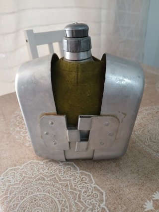 Cantimplora militar bushcraft