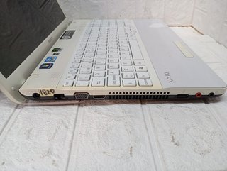 Portátil Sony Vaio VPCEH Blanco (1820)