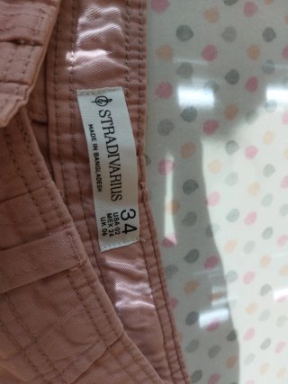 Pantalón cargo rosa talla 34 Stradivarius