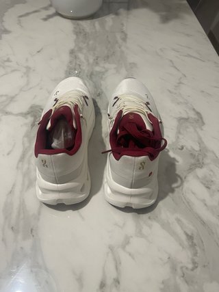 Zapatillas On Running Blancas y Rojas