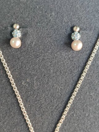 Conjunto collar y pendientes perla y strass
