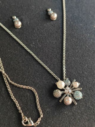 Conjunto collar y pendientes perla y strass