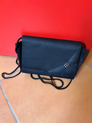 Bolso de fiesta negro con pedrería