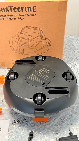 Robot Limpiafondos Piscina Inalambrico CoasTeering