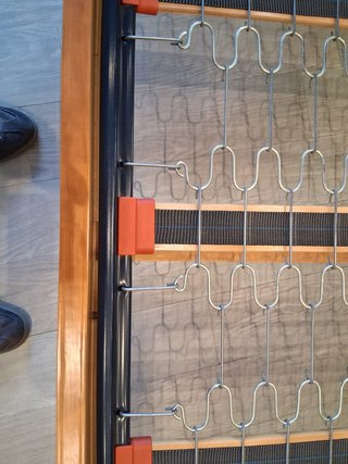 Letto singolo in legno e metallo