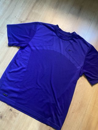 Camiseta Nike Training Morada