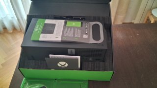 Xbox Series X 1TB Negra + 6 Juegos