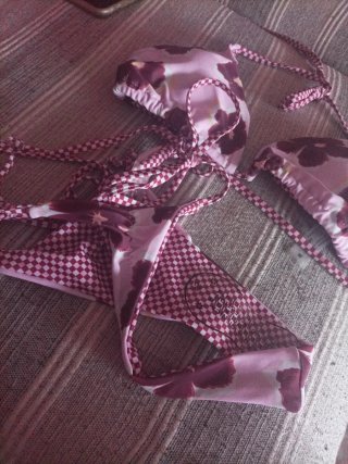 Bikini floral rosa y granate