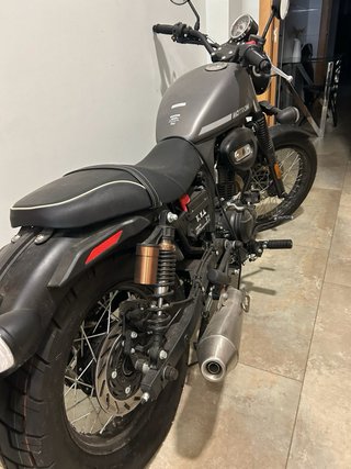 MOTRON REVOLVER 125 Negra/Gris