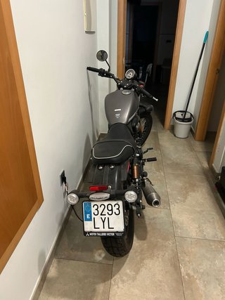 MOTRON REVOLVER 125 Negra/Gris