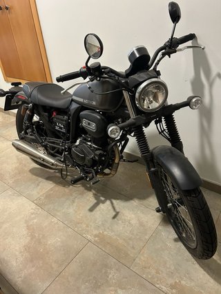 MOTRON REVOLVER 125 Negra/Gris
