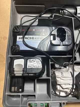 Taladro Hitachi a Batería con Maletín