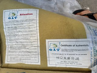 Alfombra de lana moderna con certificado calidad.