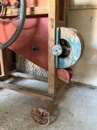 Máquina peladora de mazorcas antigua