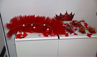 Vestido de fiesta rojo y dorado
