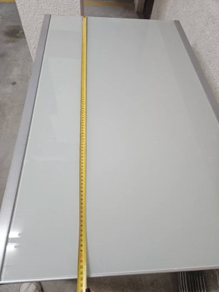 Mesa de cocina extensible cristal y metal.