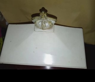 Buzón Retro Corona y Trompa Dorado
