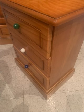 Mesita de noche de pino