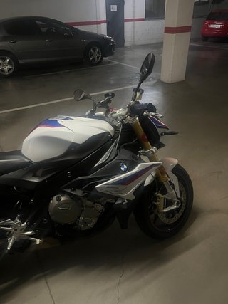 BMW S 1000 R Sportbike