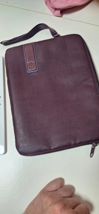 Tablet BQ Blanca + funda granate + cargador