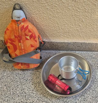 Pack Camping: Cantimplora, Plato-pote, Linterna