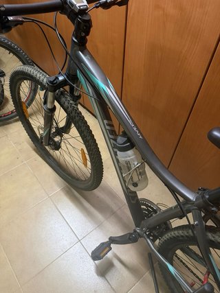 Bicicleta Specialized Gris y Turquesa