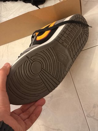 Jordan 1 Retro Low Gris y Amarillo