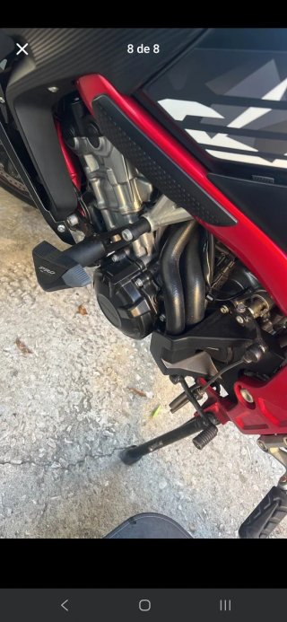 Honda CB650F Naked Preta e Vermelha