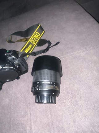 Nikon D70 con objetivo 55-200mm