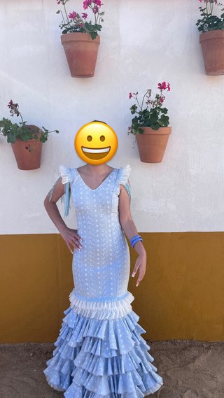 Traje de flamenca azul celeste