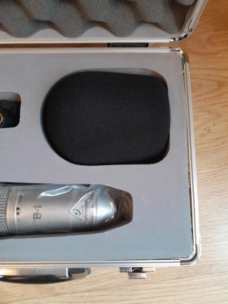 Micrófono Behringer B-1 con maletín