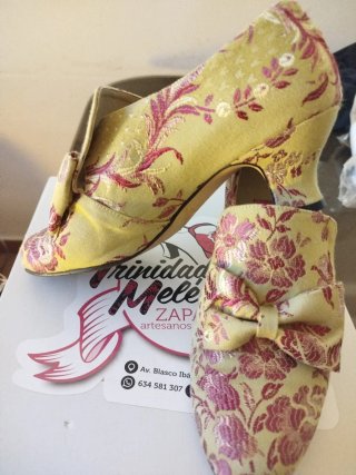 Traje de Fallera verde y rosa