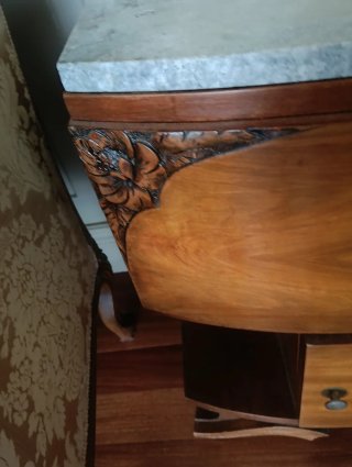Mesa auxiliar antigua mármol puertas curvas