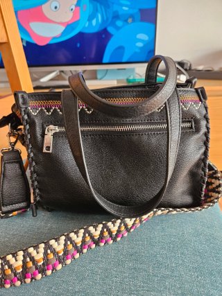 Bolso Negro Desigual Bordado Multicolor