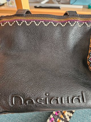 Bolso Negro Desigual Bordado Multicolor