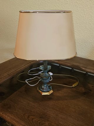 Lámpara de mesa antigua