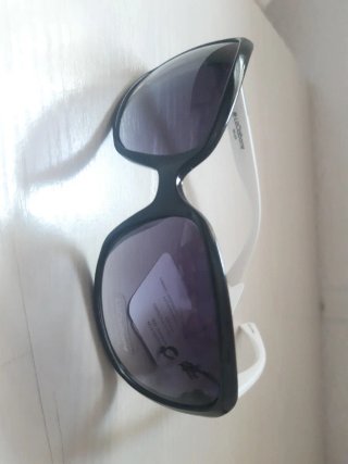 Gafas de sol Liz Claiborne negras y blancas