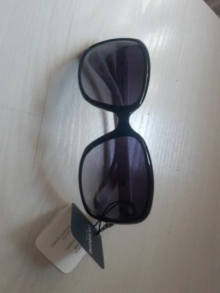 Gafas de sol Liz Claiborne negras y blancas